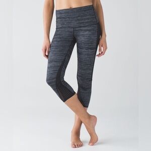 EUC Gently Used Lululemon Wunder Under Crop
**Blurry Belle Battleship Black/…